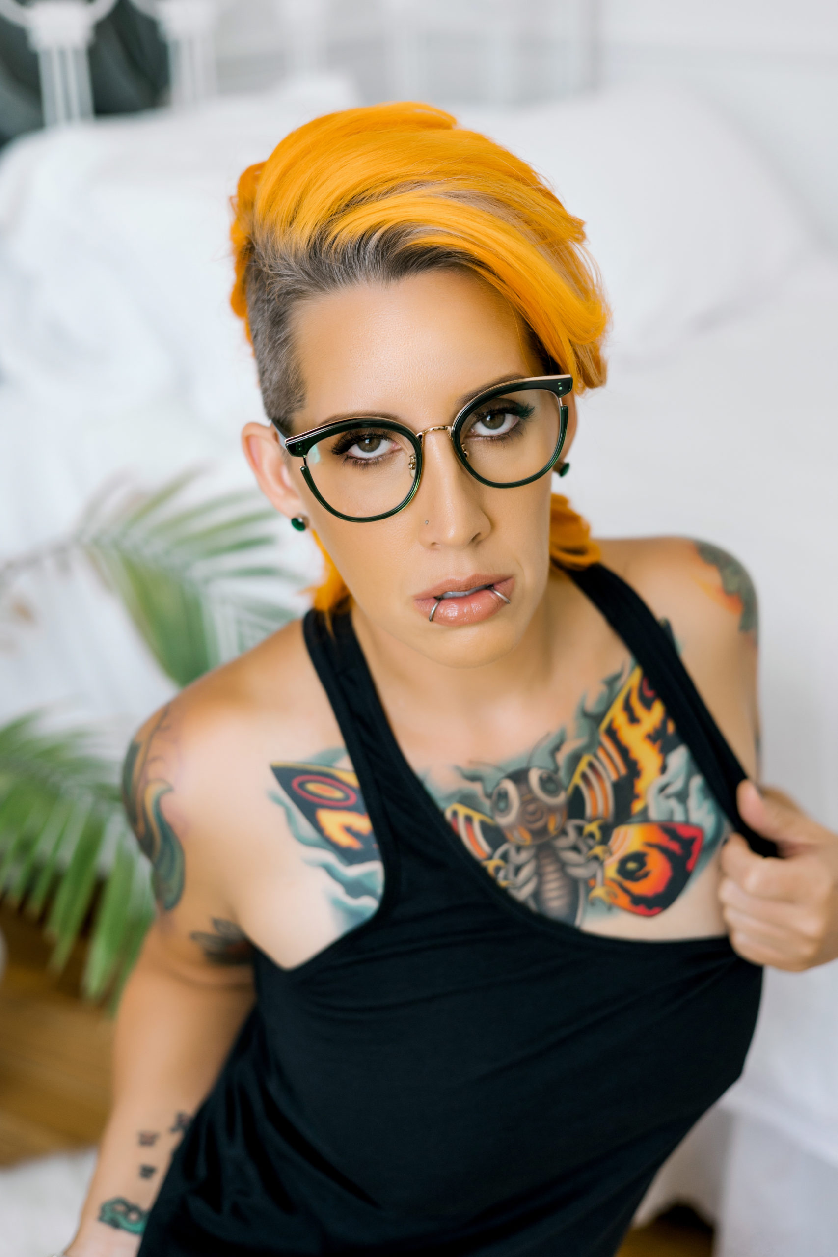 Sexy tattoo boudoir "Eat a bag of dicks" mug girls in glasses
